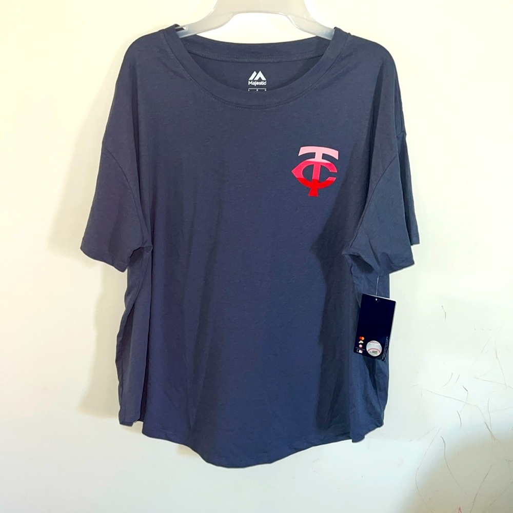 MINNEAPOLIS MINNESOTA TWINS SIZE LARGE NWT SHORT SLEEVES TEES